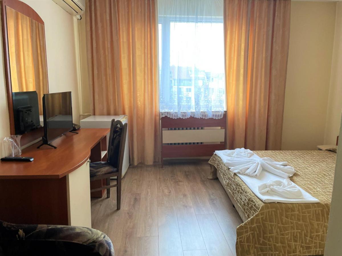Family Hotel Central Burgas Extérieur photo